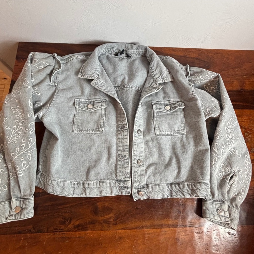 Broadway Womens XL Grey Denim Jacket Floral Embroidered Puff Sleeve Cropped Jean